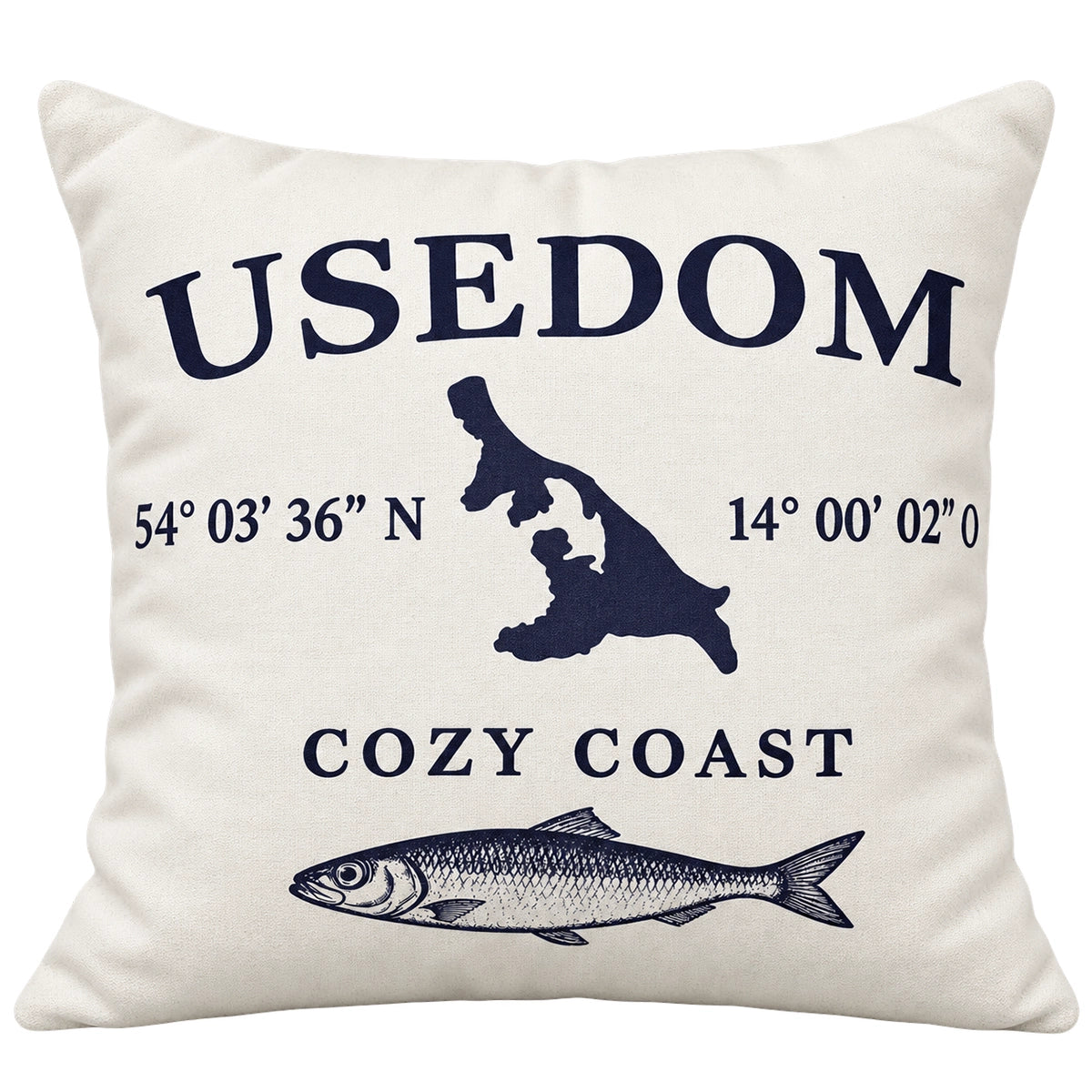 Naturfarbene Cozy Coast Kissenhülle USEDOM 50 x 50 cm mit dunkelblauem Schriftzug, Inselsilhouette und Fischmotiv