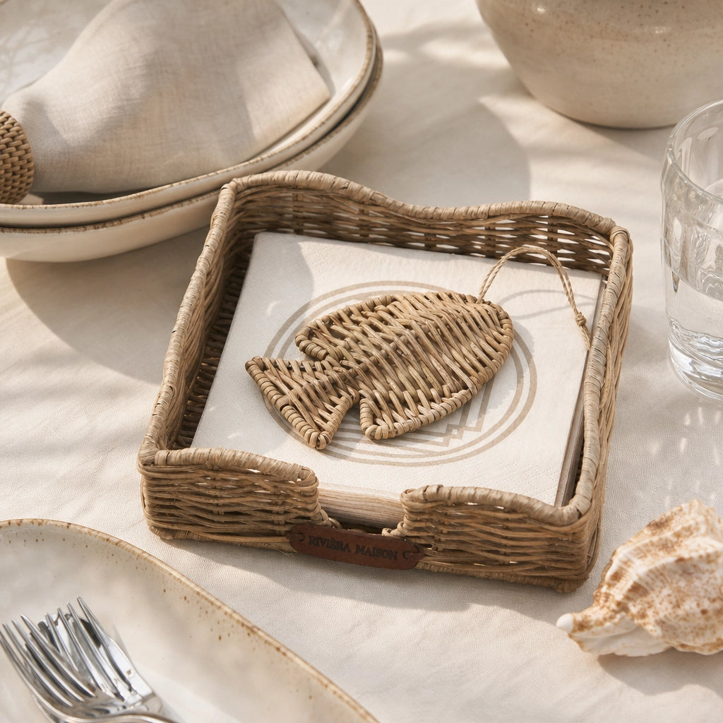Serviettenhalter Riviera Maison Rustic Rattan Fish auf Esstisch Coastal Look