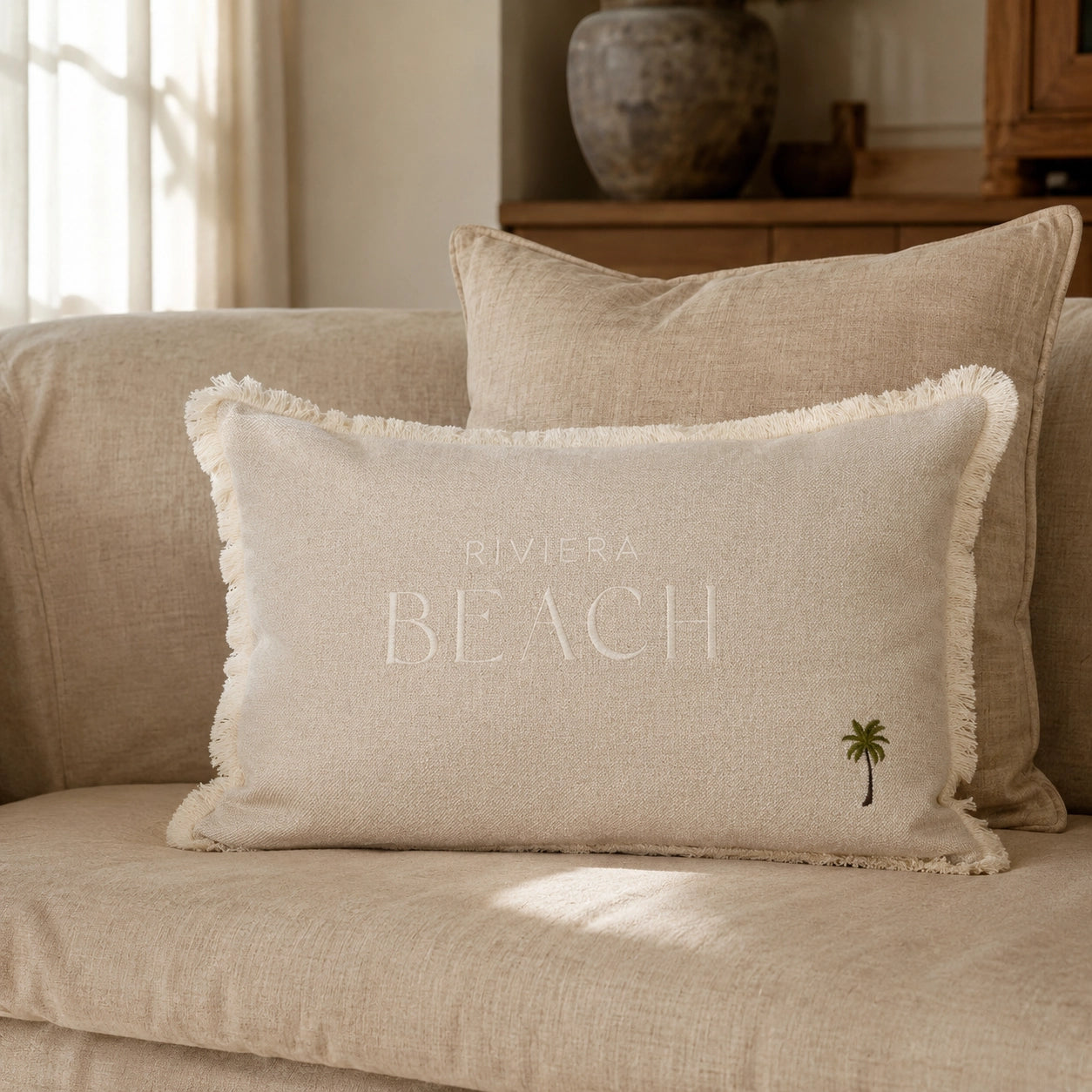 Kissenhülle Riviera Maison Beach Palm Tree Natur auf Sofa