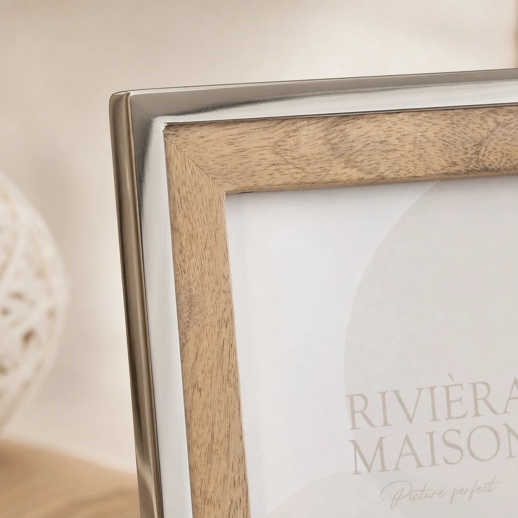 Detailaufnahme Holzstruktur und Metallrand Bilderrahmen Riviera Maison Wood Structure