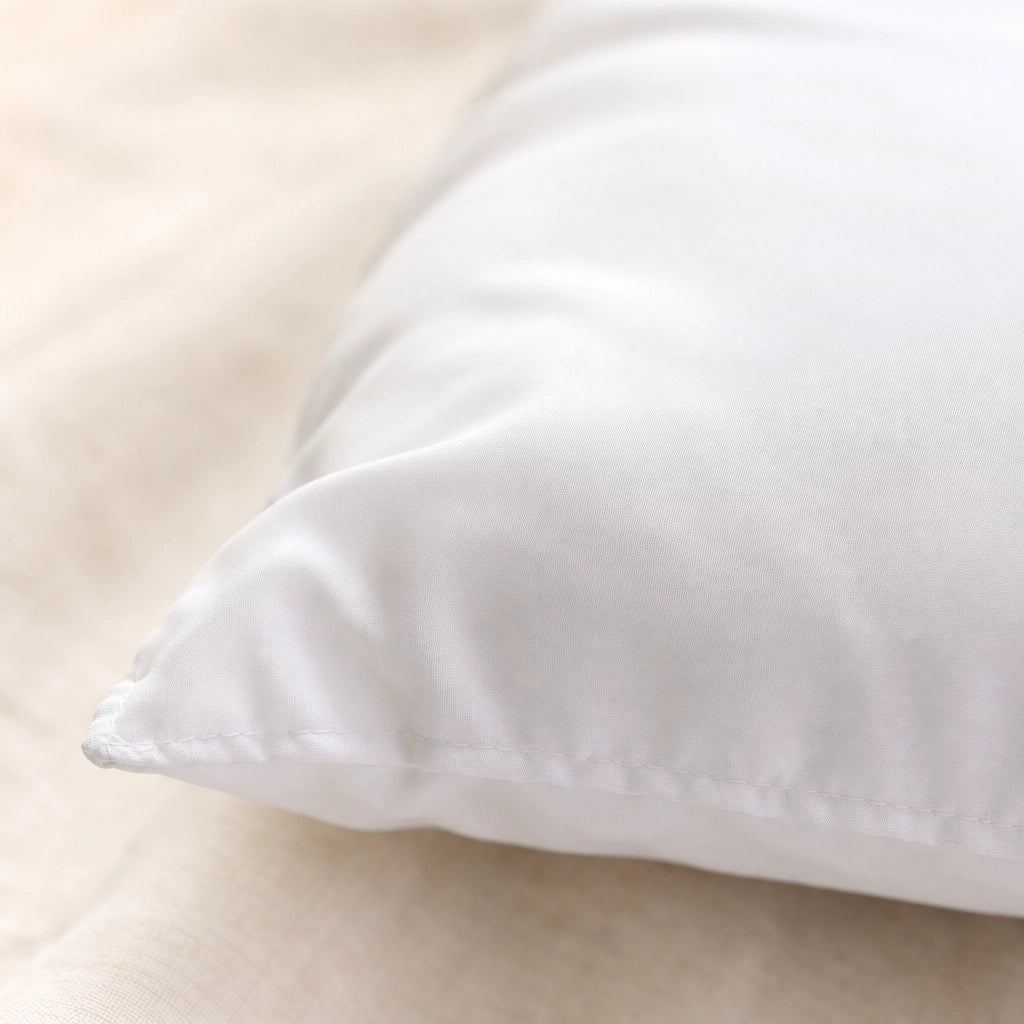 Detailaufnahme Haptik Innenkissen Riviera Maison Feather Weiß