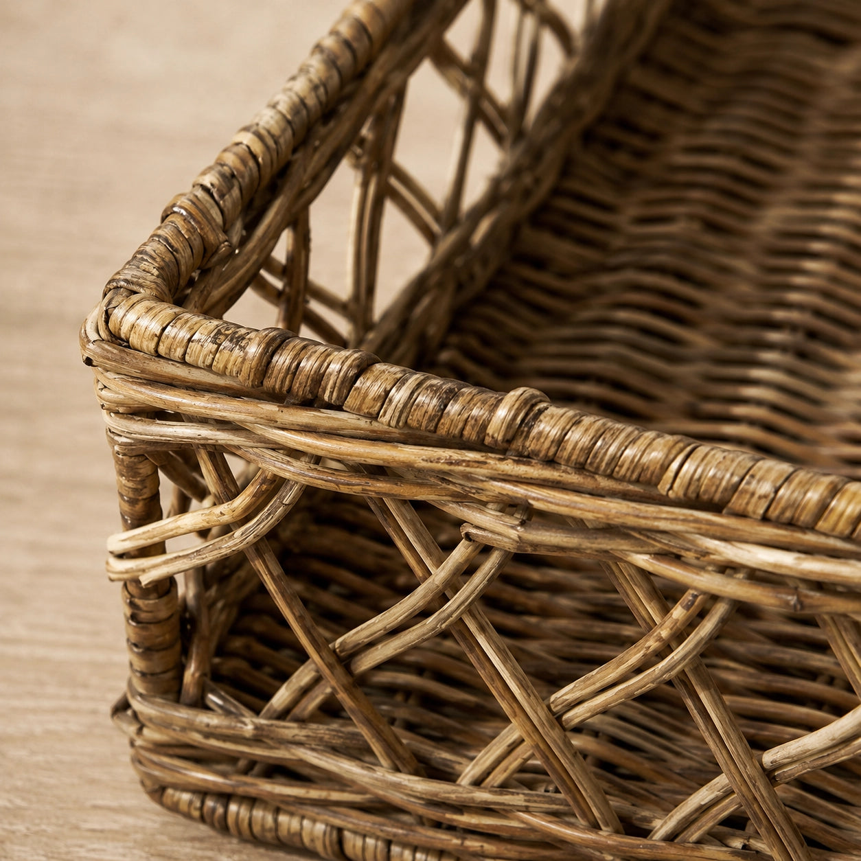 Detailaufnahme Rattan-Geflecht Tablett Riviera Maison Avenue Pierre Natur