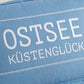 Detailaufnahme Stickerei Kissenhülle Pad COAST Dusty Blue Ostsee