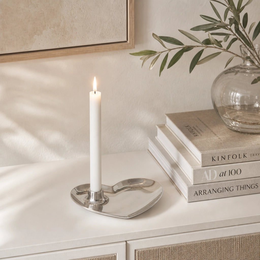 Kerzenhalter Riviera Maison Heart Dinner Silber auf Sideboard Coastal Look